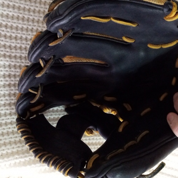 DeMarini Rouge Baseball Mitt - Picture 9 of 15